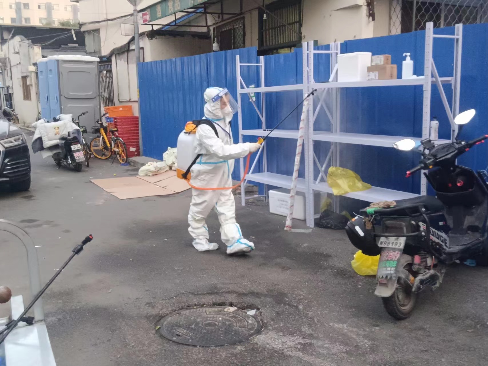 快递外卖点喷洒消毒